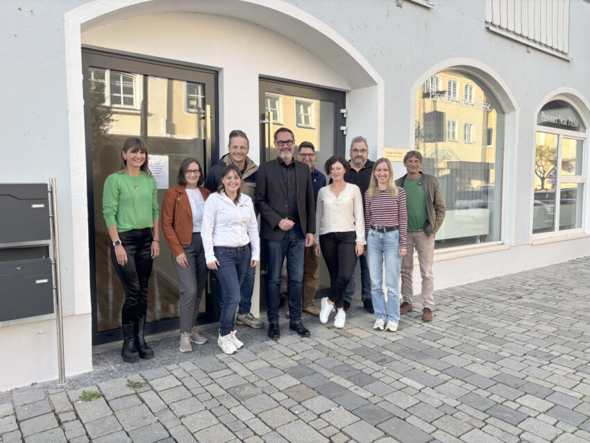 Gruppenbild Vermieterin und Mieter des ehemaligen P&M Gebäudes